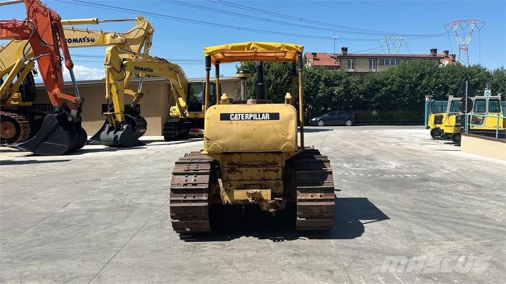 CAT D4D Kāpurķēžu buldozeri