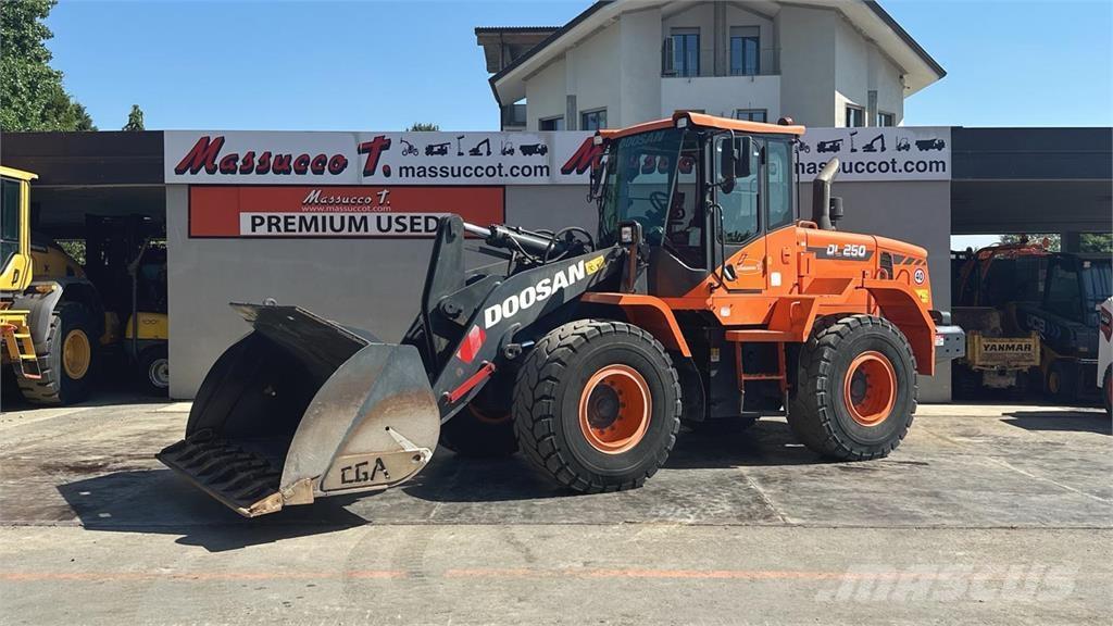 Doosan DL250-5 Iekrāvēji uz riteņiem