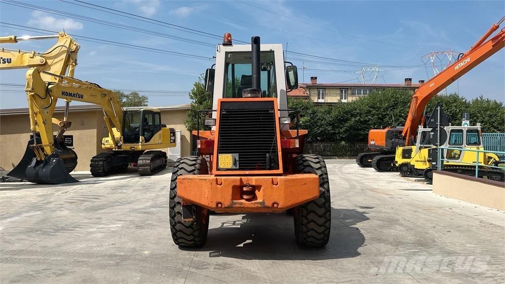 Fiat-Hitachi FR90 4X4 Iekrāvēji uz riteņiem