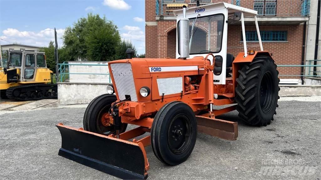Ford 5600 4X2 Kāpurķēžu buldozeri