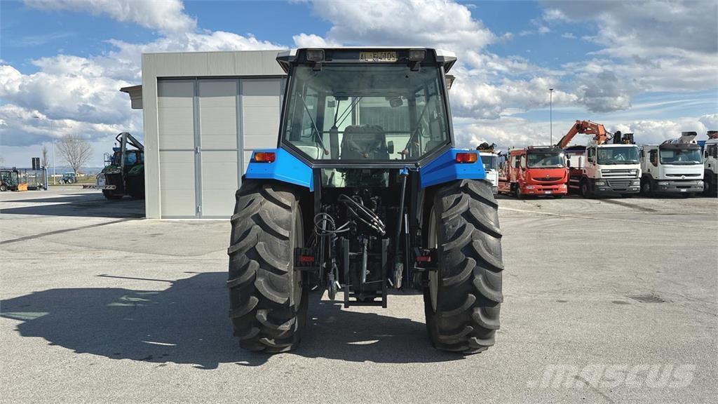 Ford 8240 4x4 Sniega naži un tīrītāji