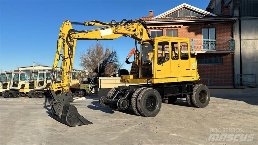 Fuchs MHB 230 ZW 4x4 Ekskavatori uz riteņiem