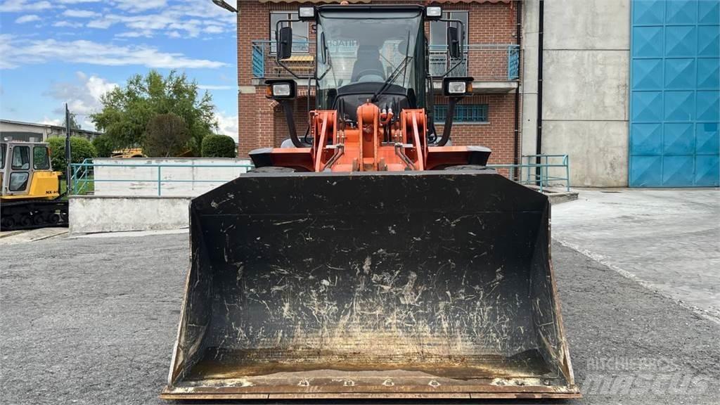 Hitachi ZW140-5B Iekrāvēji uz riteņiem