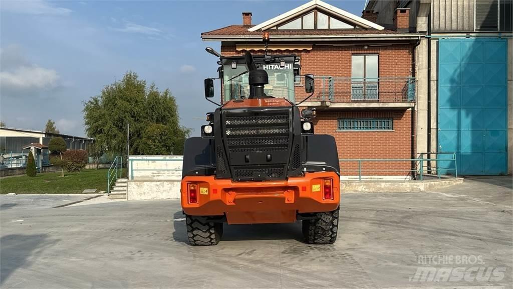 Hitachi ZW180-5B Iekrāvēji uz riteņiem
