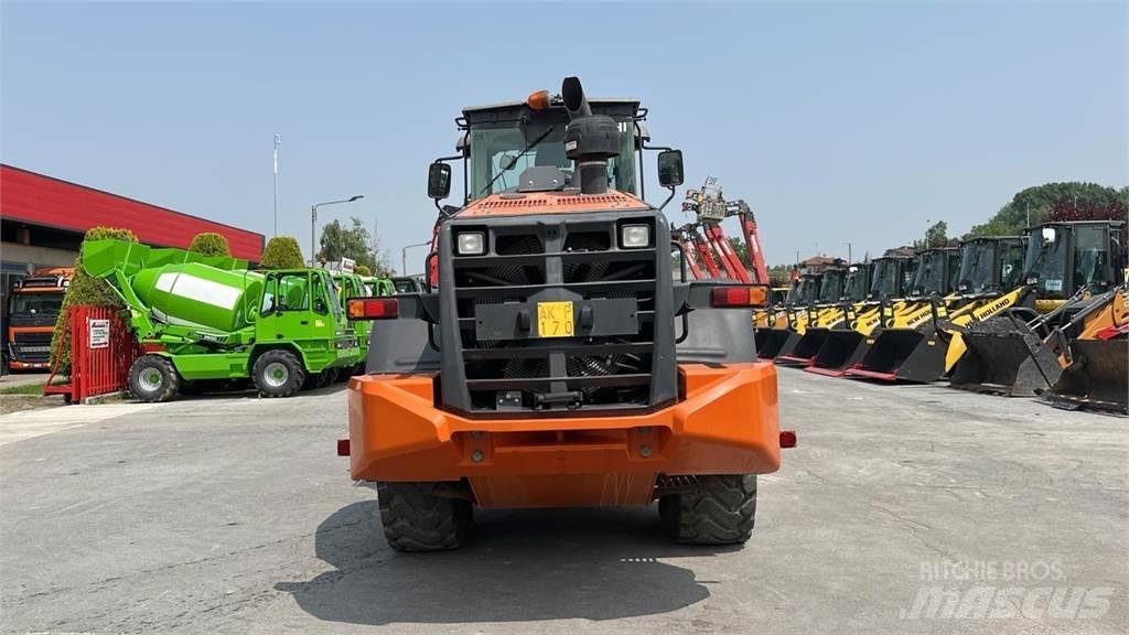 Hitachi ZW180-6 Iekrāvēji uz riteņiem