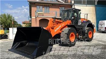 Hitachi ZW220-5B Iekrāvēji uz riteņiem