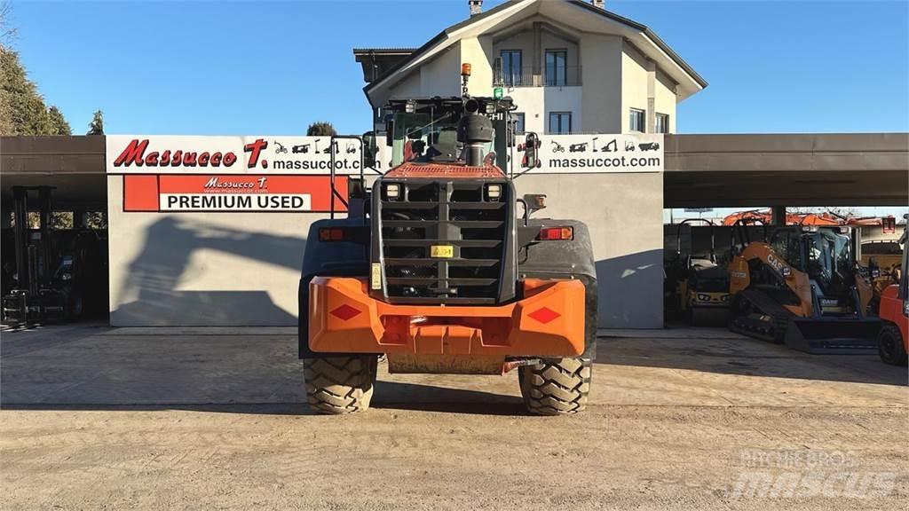 Hitachi ZW220-6 Iekrāvēji uz riteņiem