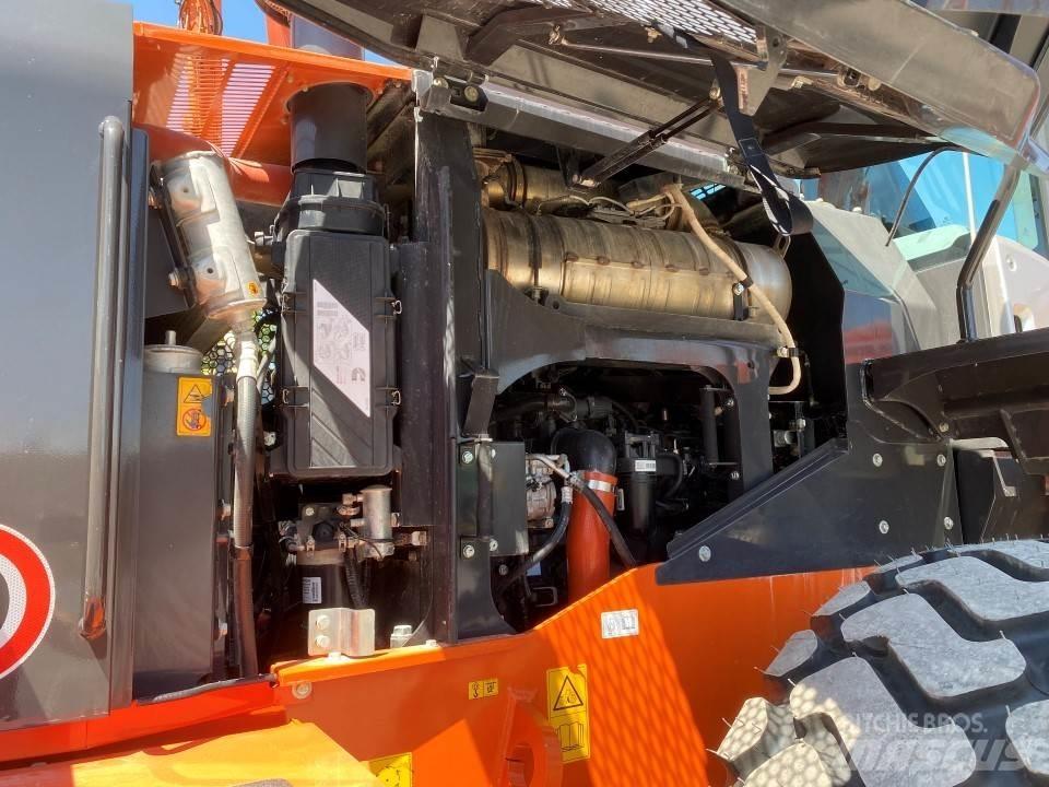 Hitachi ZW250-6 Iekrāvēji uz riteņiem