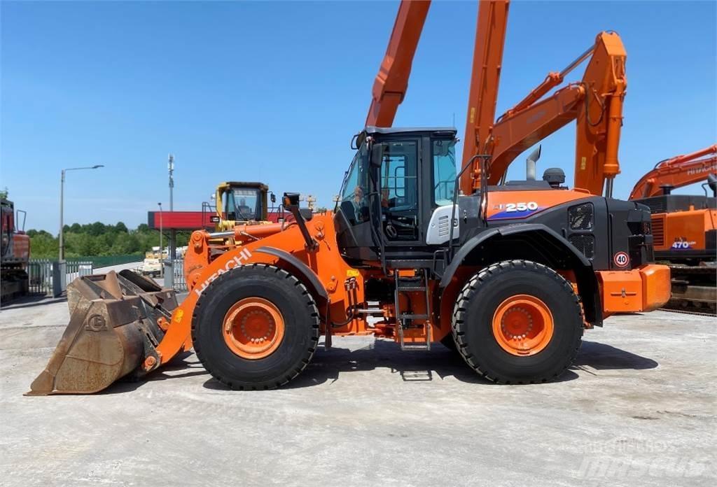 Hitachi ZW250-6 Iekrāvēji uz riteņiem