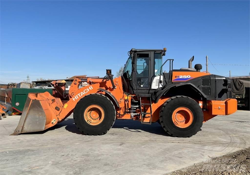 Hitachi ZW250-6 Iekrāvēji uz riteņiem