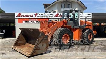 Hitachi ZW330 Iekrāvēji uz riteņiem