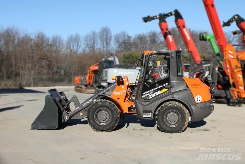 Hitachi ZW95 Iekrāvēji uz riteņiem