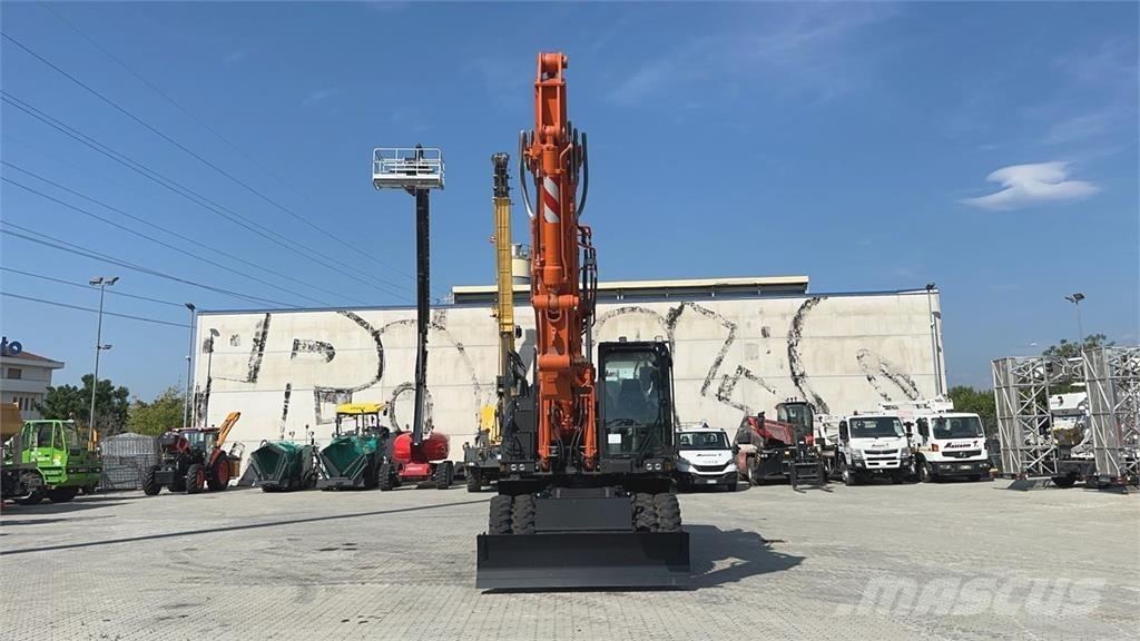 Hitachi ZX220W-7 Ekskavatori uz riteņiem