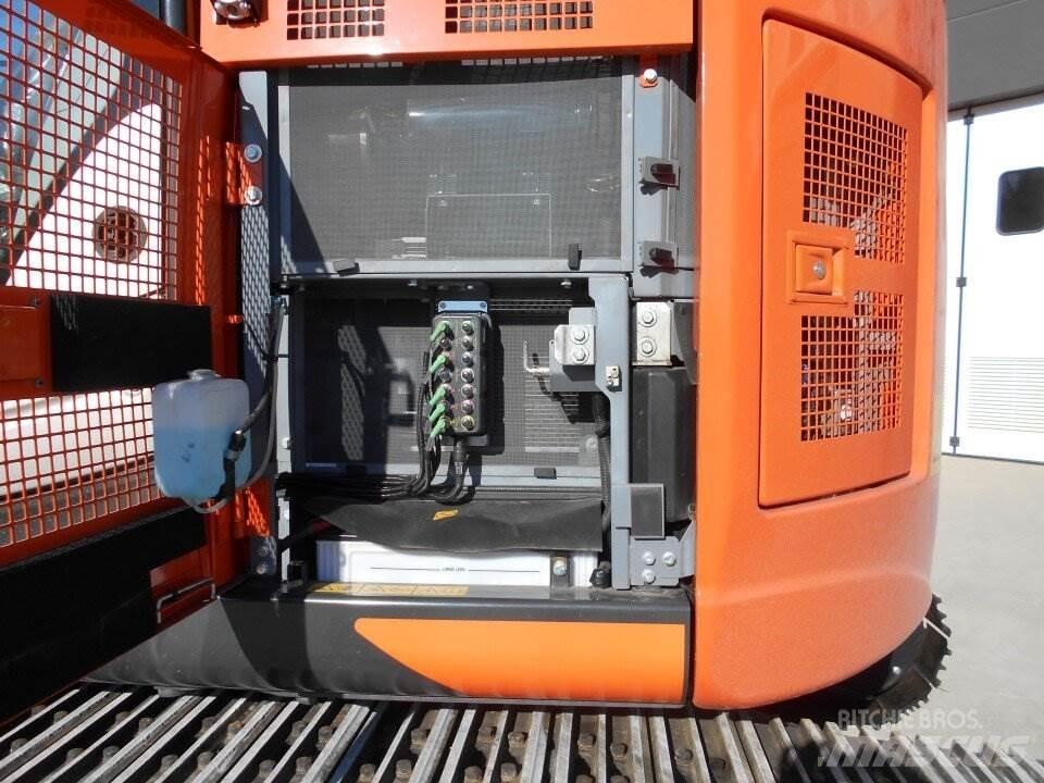 Hitachi ZX225-US6 Kāpurķēžu ekskavatori