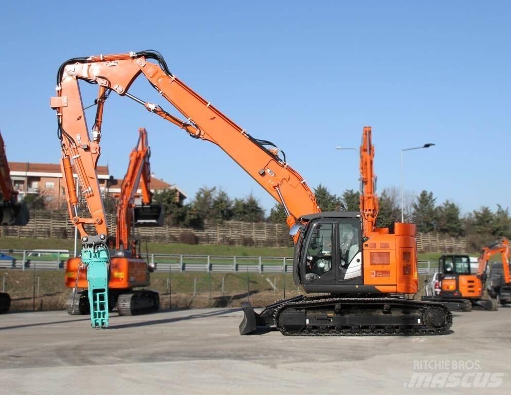 Hitachi ZX225USLC-6 Kāpurķēžu ekskavatori