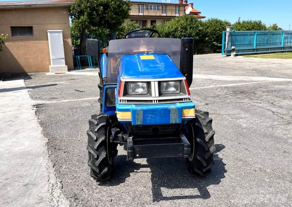 Iseki TU170F 4x4 Sniega naži un tīrītāji