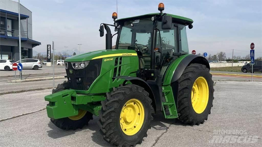 John Deere 6090MC 4X4 Sniega naži un tīrītāji
