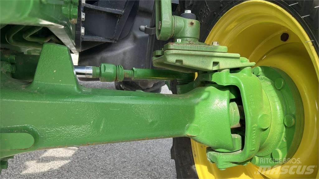 John Deere 6090MC 4X4 Sniega naži un tīrītāji