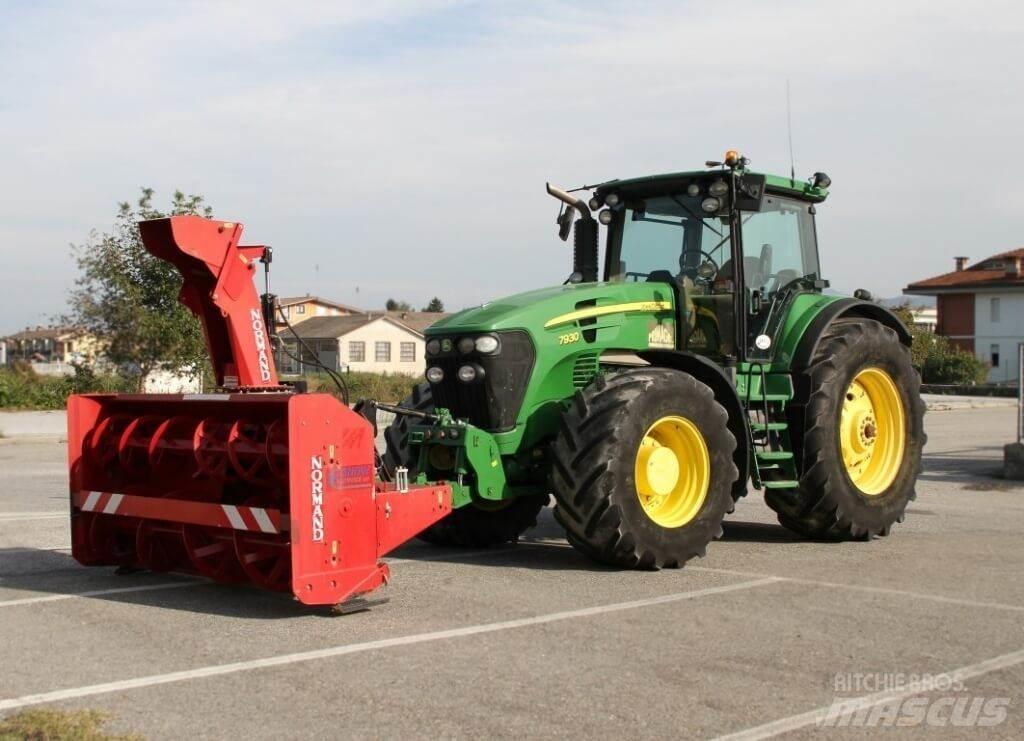 John Deere 7930 4X4 Sniega naži un tīrītāji