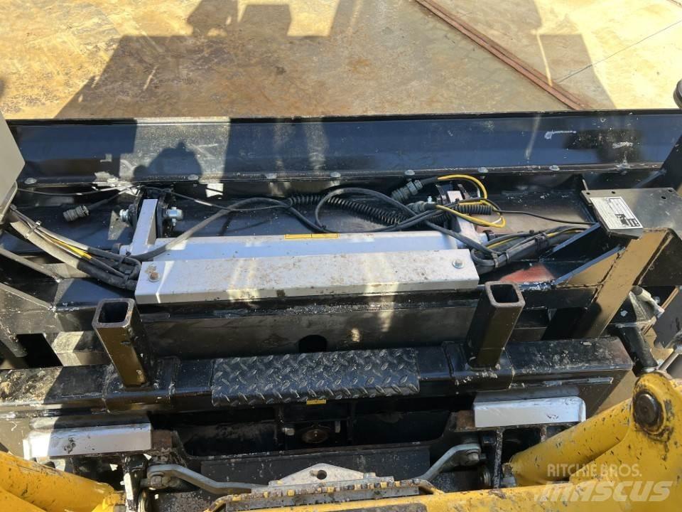Komatsu CK 20 HF Lietoti riteņu kompaktiekrāvēji