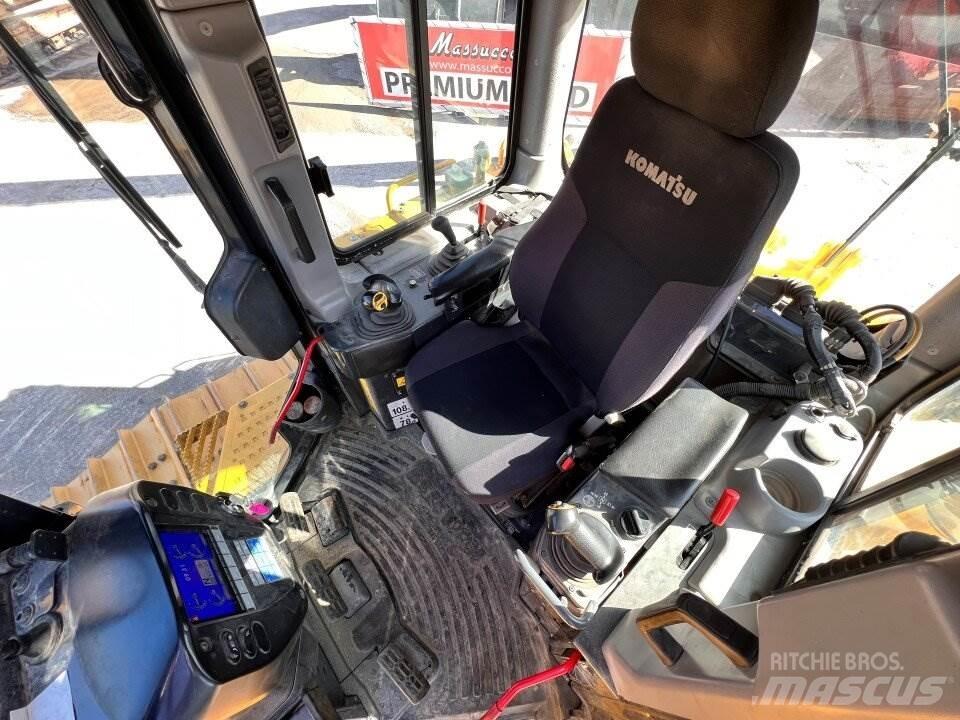 Komatsu D65 Kāpurķēžu buldozeri