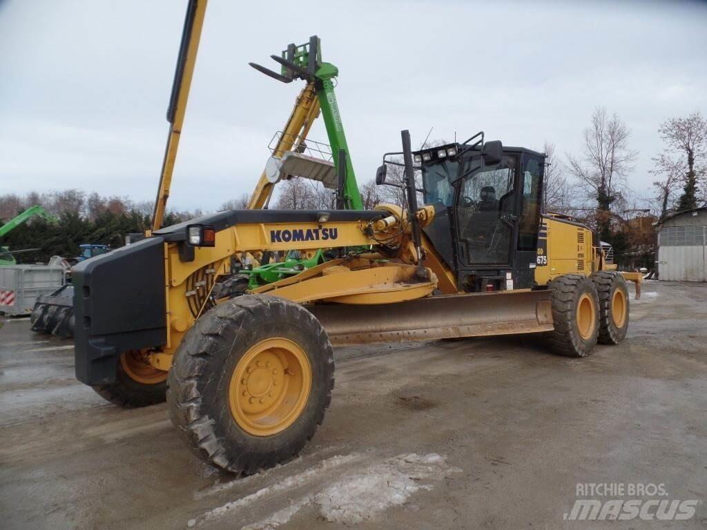 Komatsu GD675-5 Kāpurķēžu buldozeri