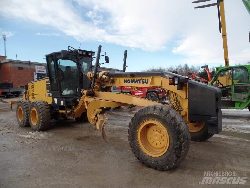 Komatsu GD675-5 Kāpurķēžu buldozeri