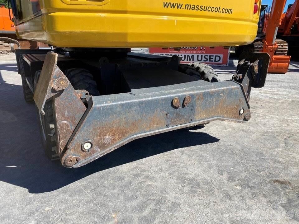 Komatsu PW200 7K Ekskavatori uz riteņiem