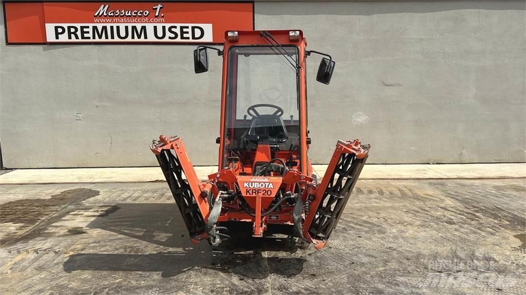 Kubota F2400 4X4 Sniega naži un tīrītāji