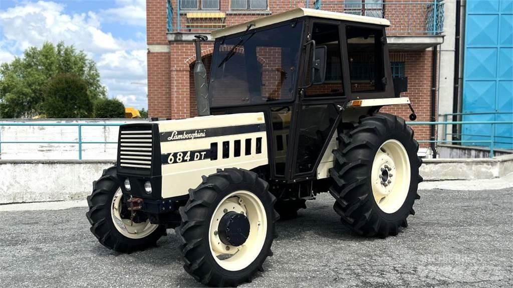 Lamborghini 684 DT Sniega naži un tīrītāji