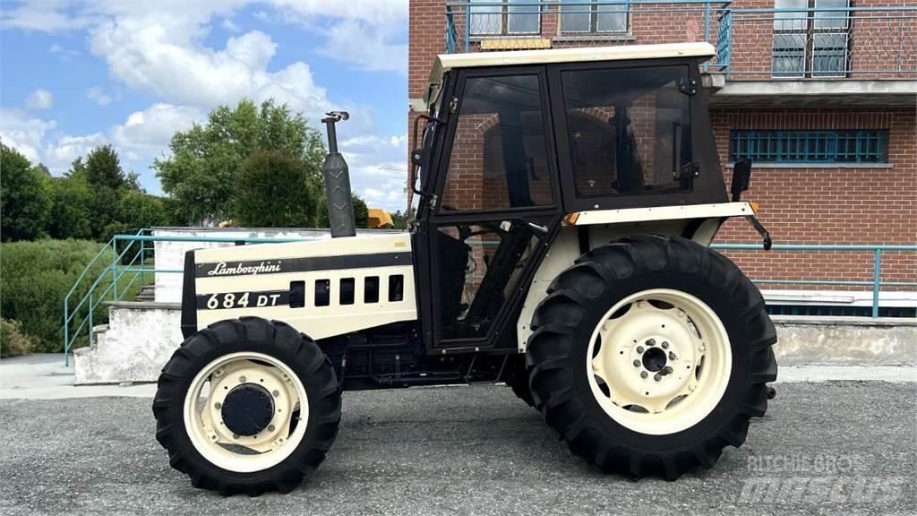 Lamborghini 684 DT Sniega naži un tīrītāji