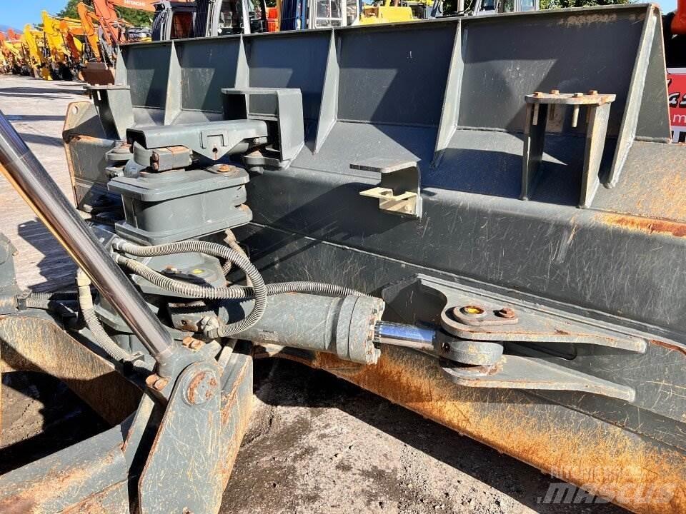 Liebherr 736 Kāpurķēžu buldozeri