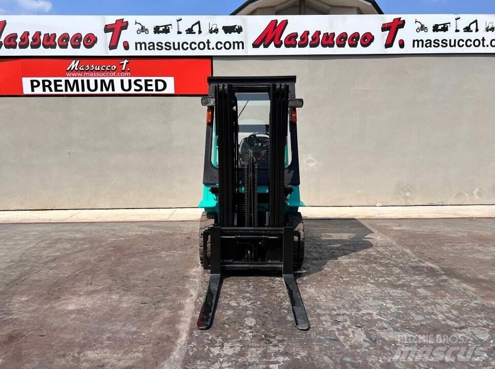 Mitsubishi FD25K Tehnika ar dīzeļa dzinēju