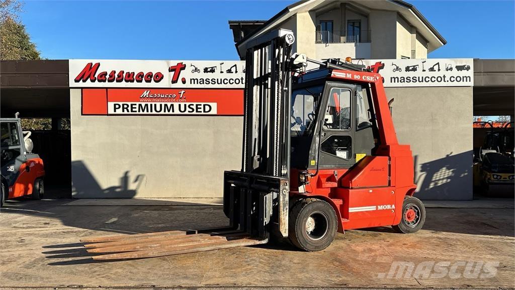 Mora M90 CSE Tehnika ar dīzeļa dzinēju