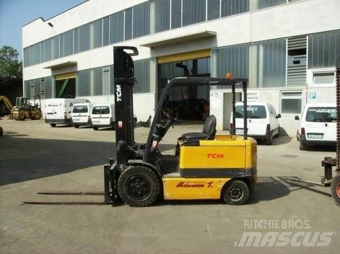 TCM VM400 FB30 Elektriskie iekrāvēji