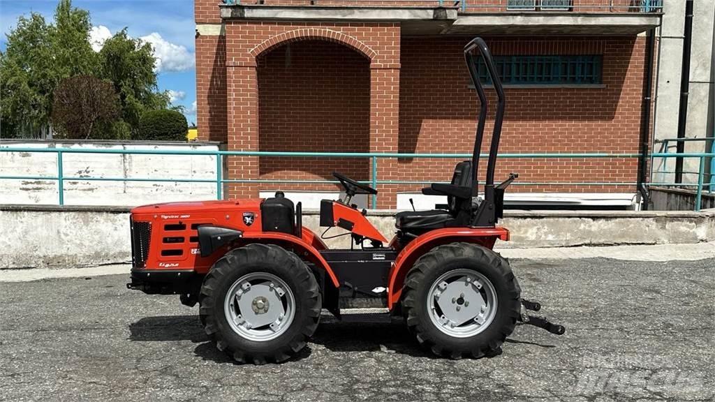  Tigretrac 3800 4x4 Sniega naži un tīrītāji