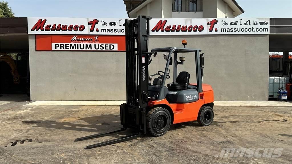 Toyota 02-7FD30 Tehnika ar dīzeļa dzinēju