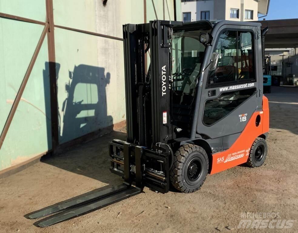 Toyota 02-8FDF18 Tehnika ar dīzeļa dzinēju
