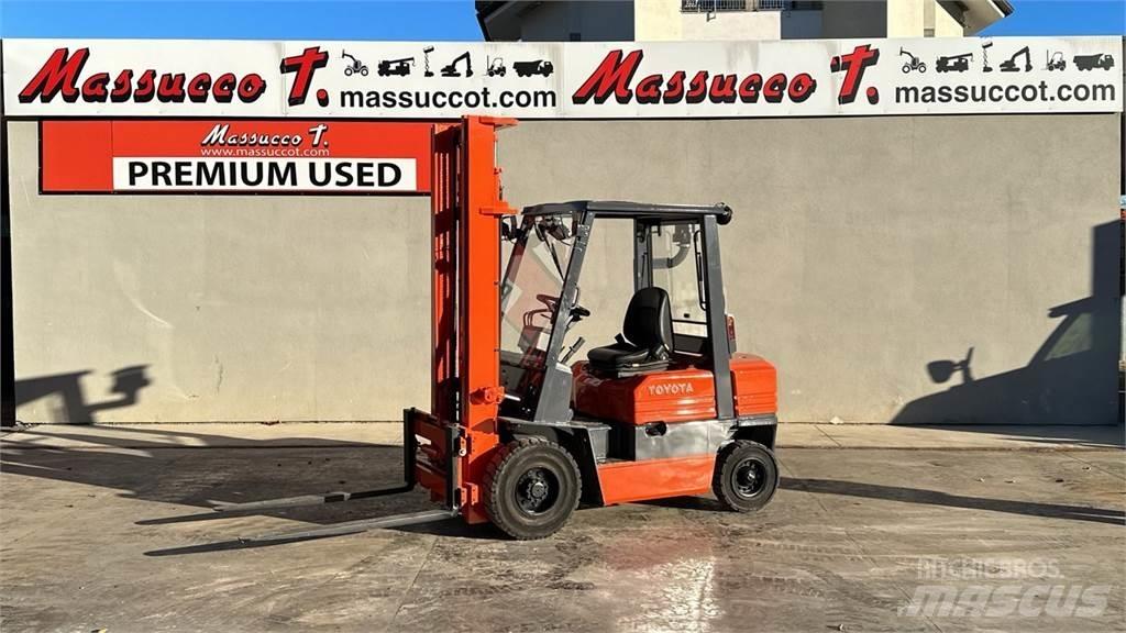 Toyota 025FDF25 Tehnika ar dīzeļa dzinēju