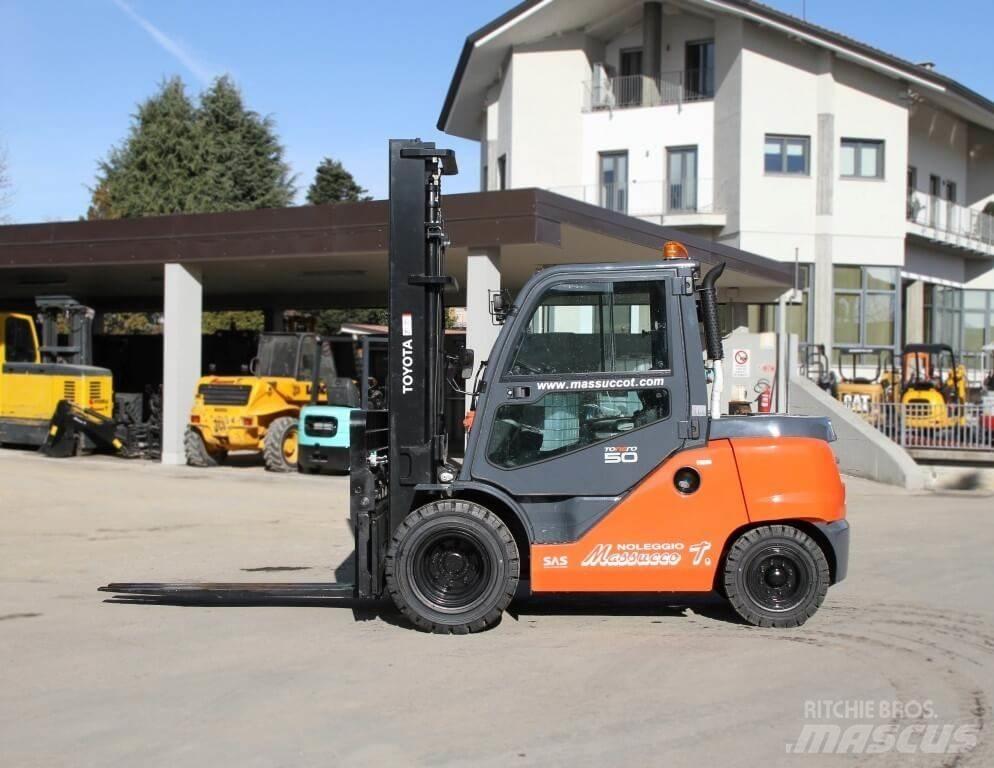 Toyota 40-8FD45N Tehnika ar dīzeļa dzinēju