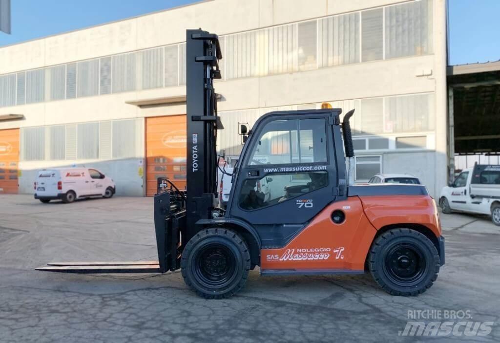 Toyota 40-8FD70N Tehnika ar dīzeļa dzinēju