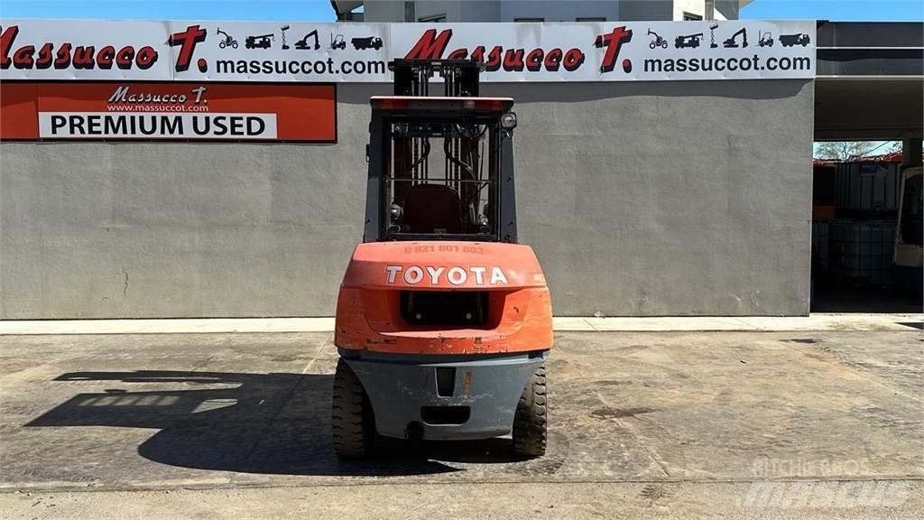 Toyota 42-7FDA50 Tehnika ar dīzeļa dzinēju