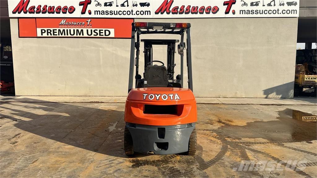 Toyota 62—7FDF25 Tehnika ar dīzeļa dzinēju