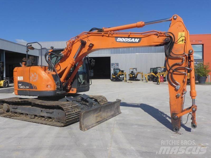 Doosan DX140LC Kāpurķēžu ekskavatori