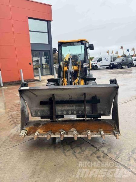 JCB 406 Iekrāvēji uz riteņiem