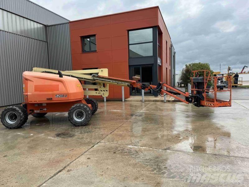 JLG 520AJ Strēles pacēlāji