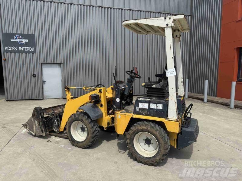 Kubota R310A Lauksaimniecība- Citi