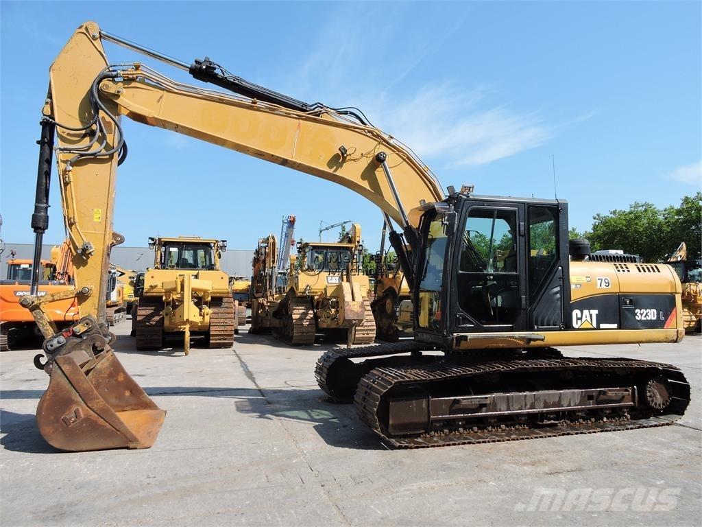 CAT 323D Kāpurķēžu ekskavatori