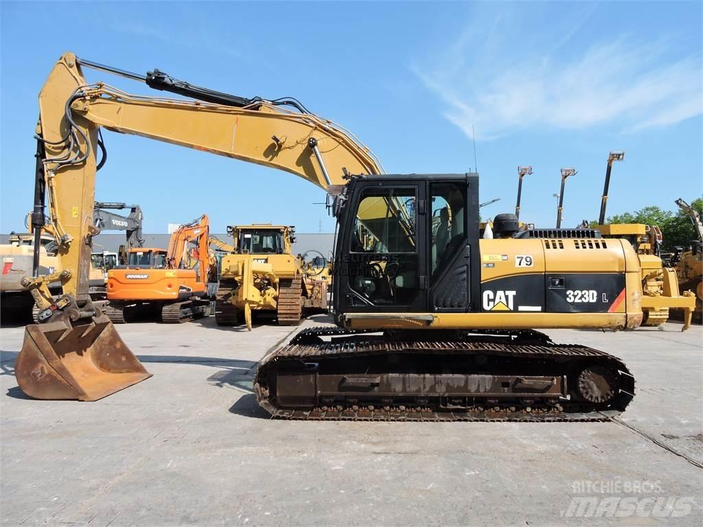 CAT 323D Kāpurķēžu ekskavatori