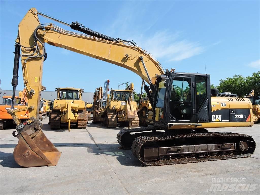CAT 323D Kāpurķēžu ekskavatori